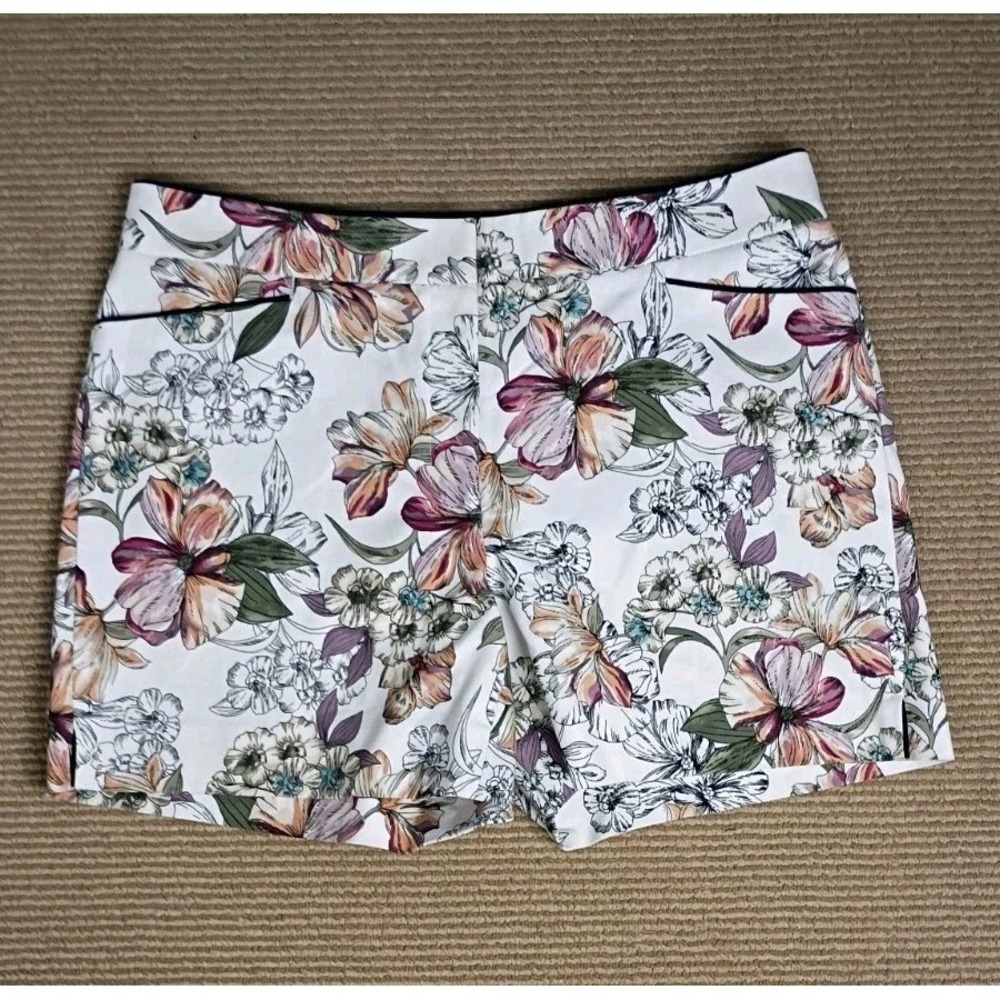 White House Black Market Women's"The 5" Short" Floral Black Size 8 Multicolor